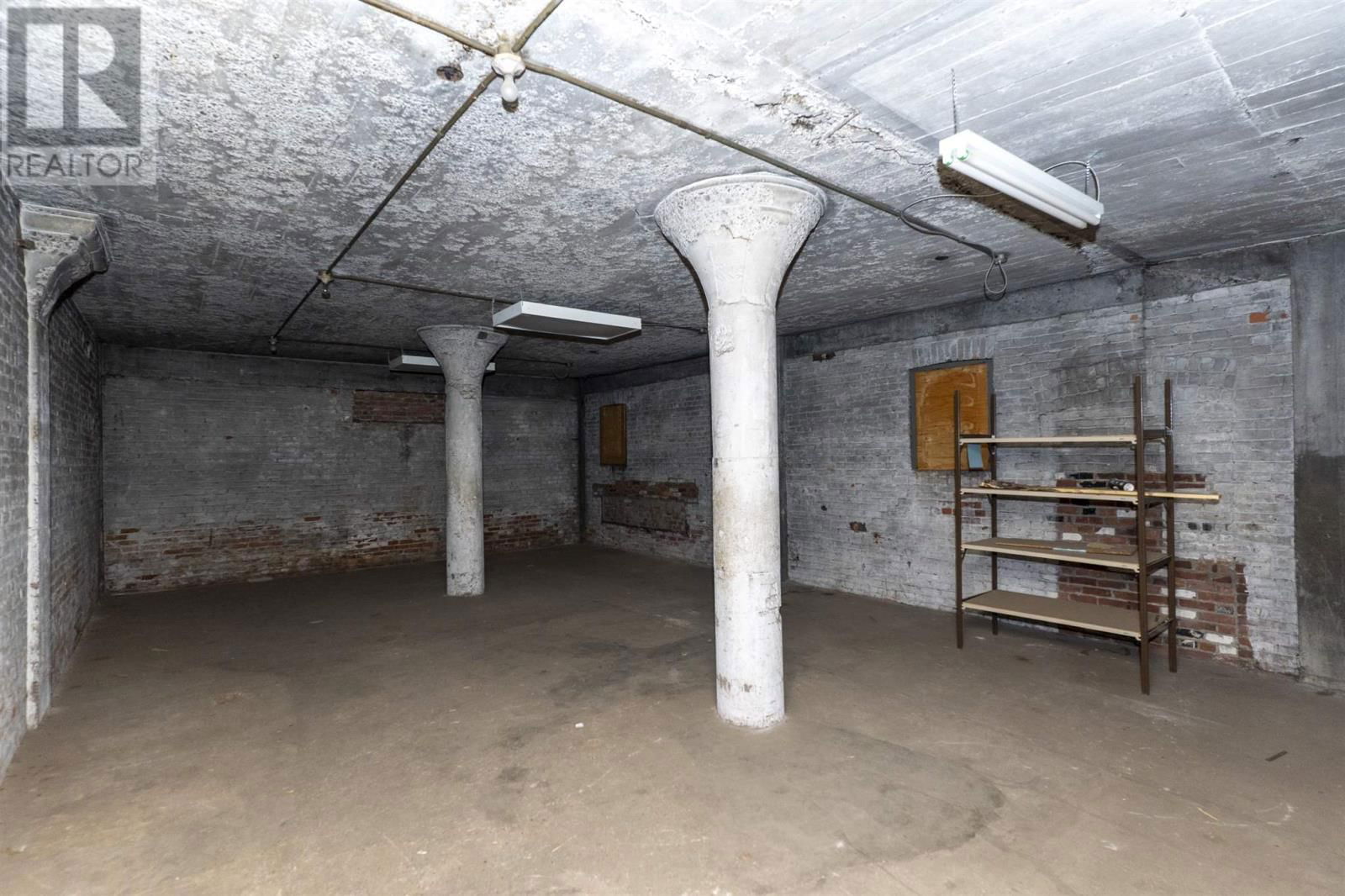 441 HARDISTY ST Image 29