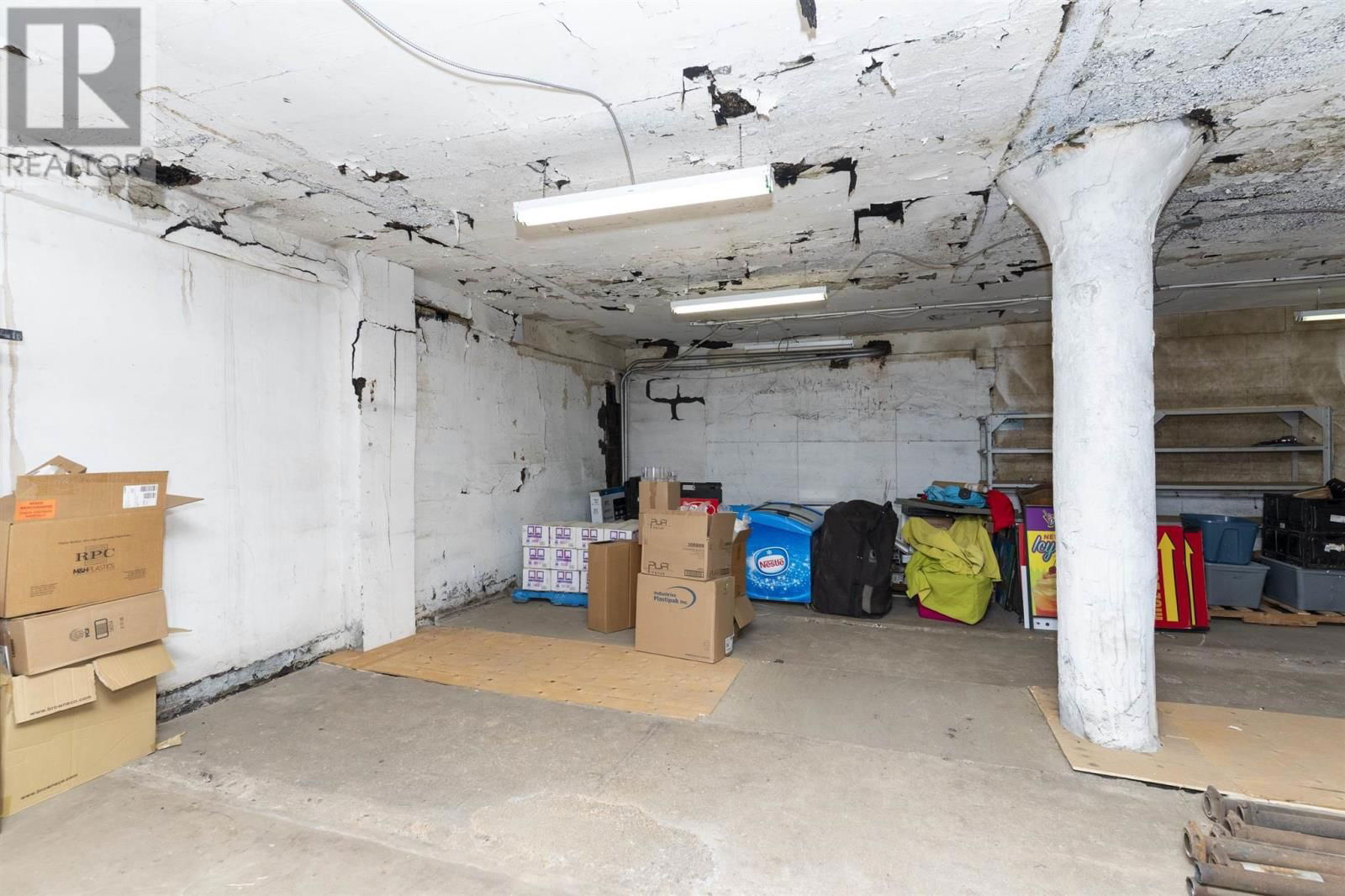441 HARDISTY ST Image 32