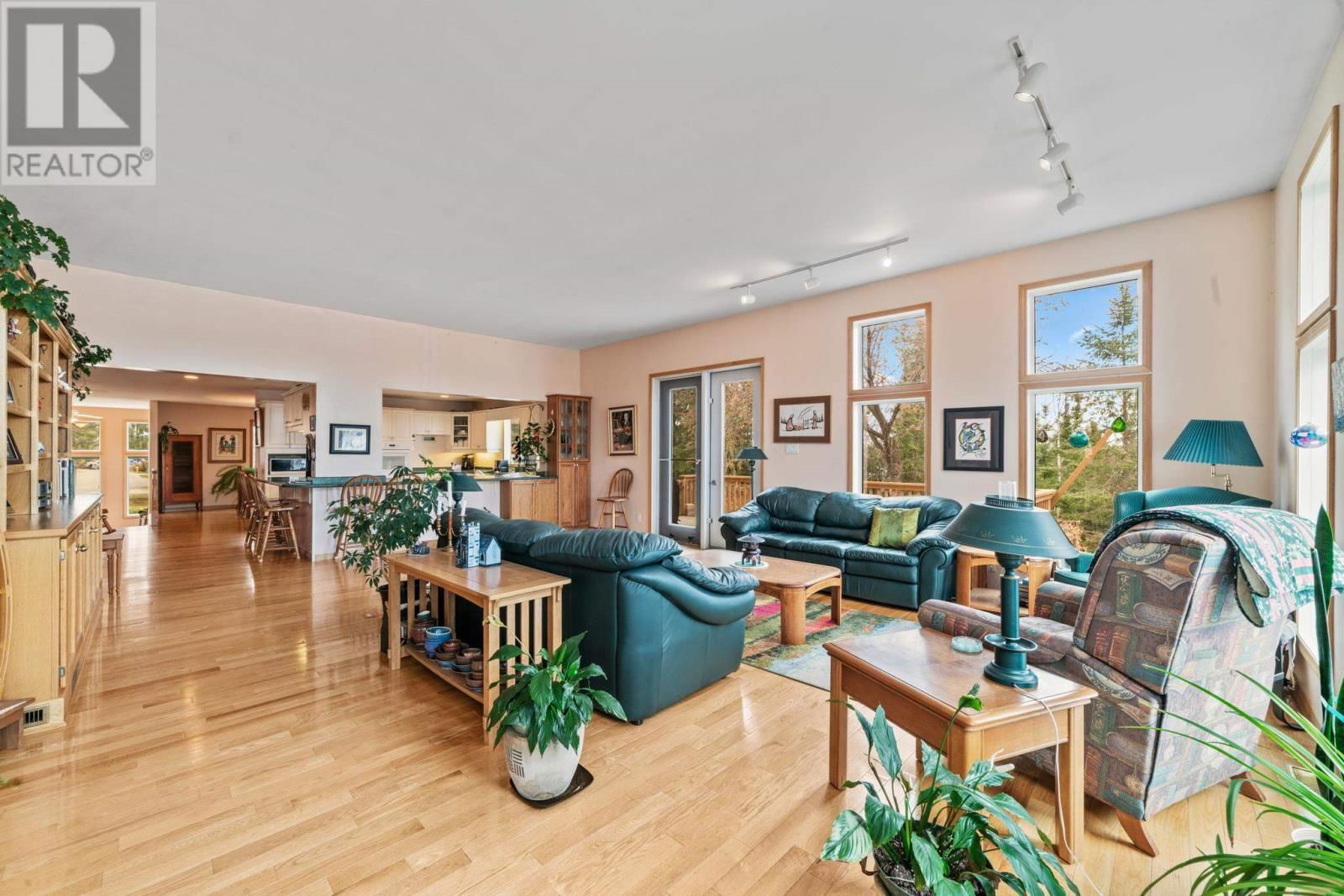33 COCHENOUR CRES Image 12