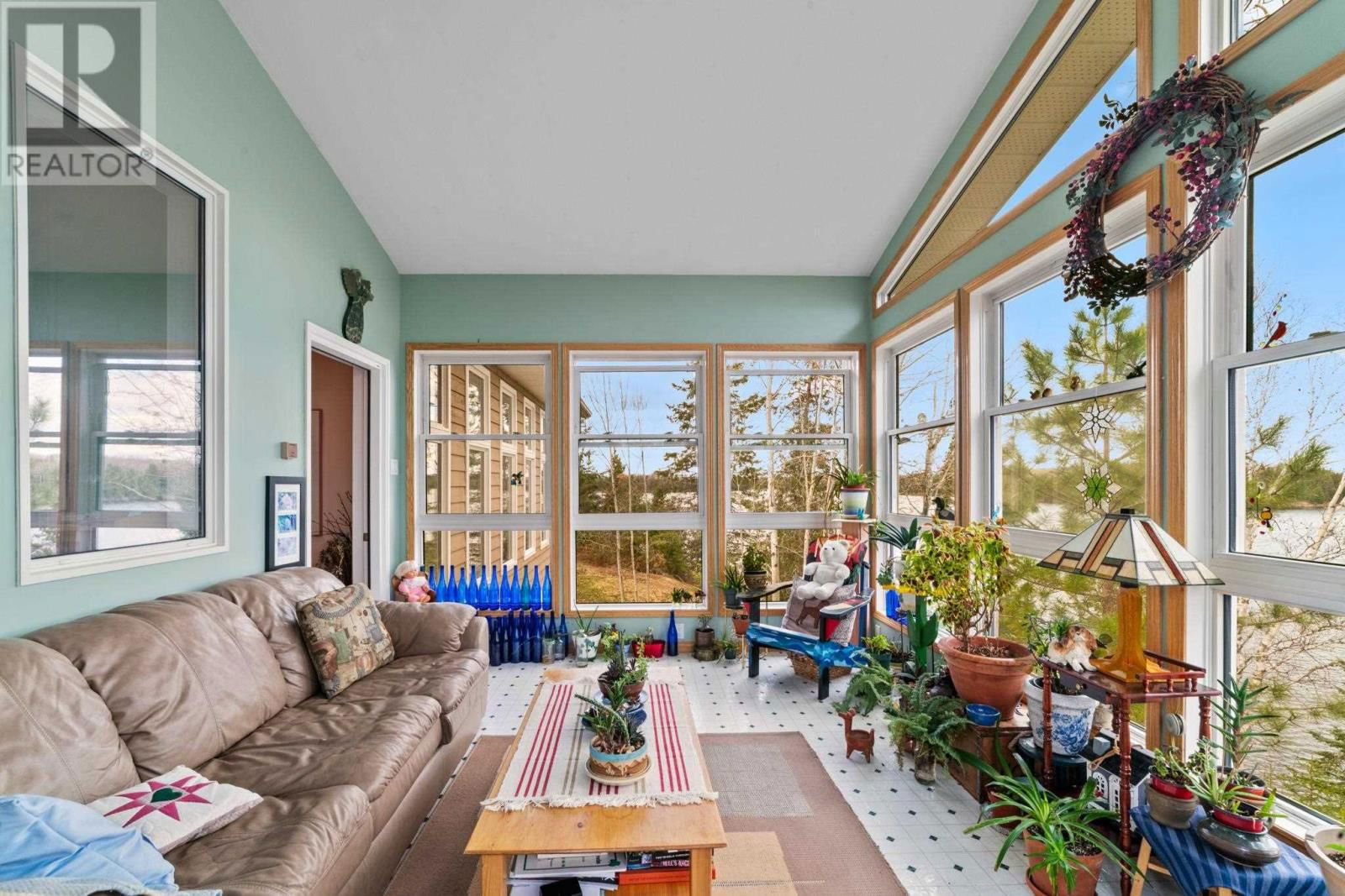 33 COCHENOUR CRES Image 16