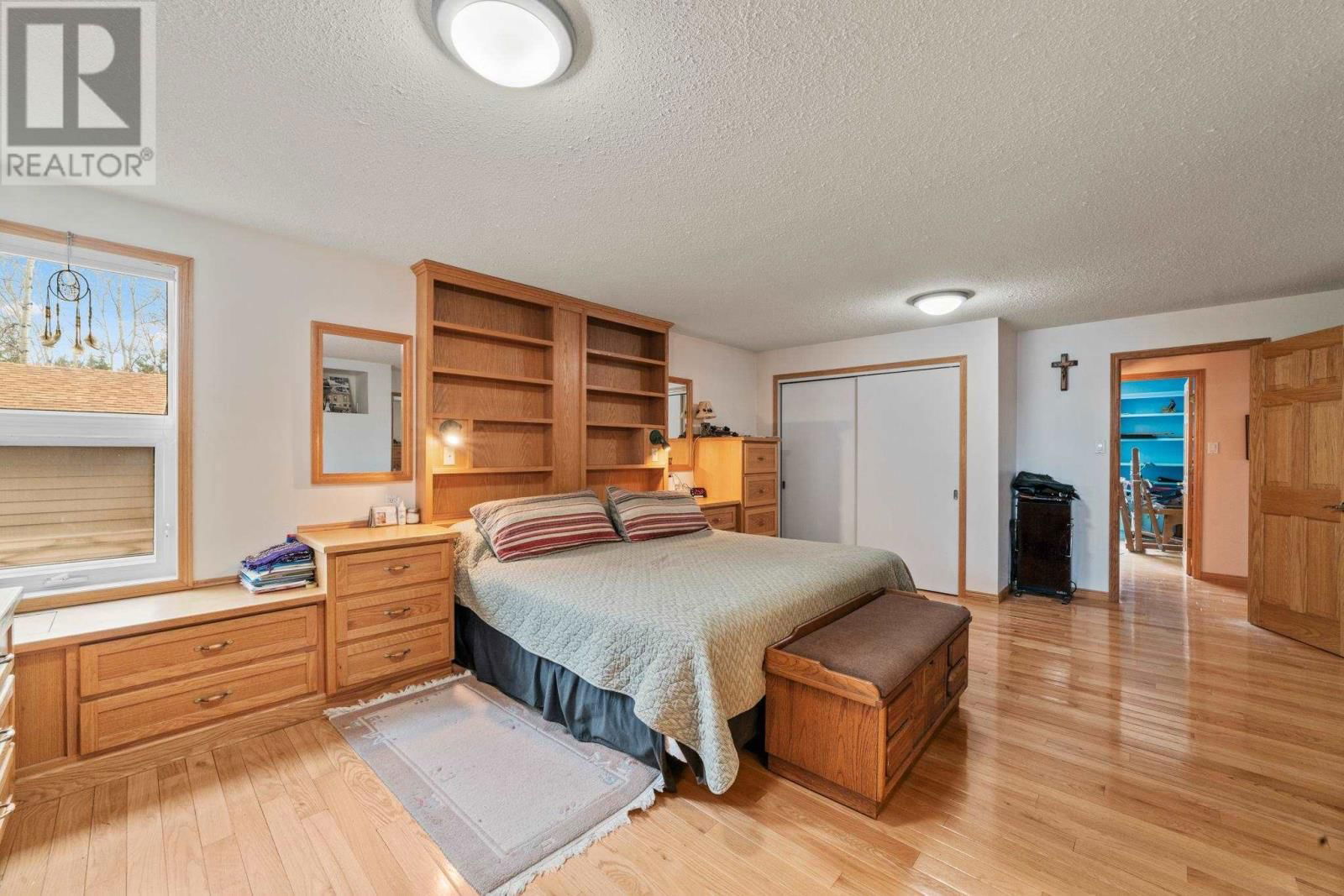 33 COCHENOUR CRES Image 17
