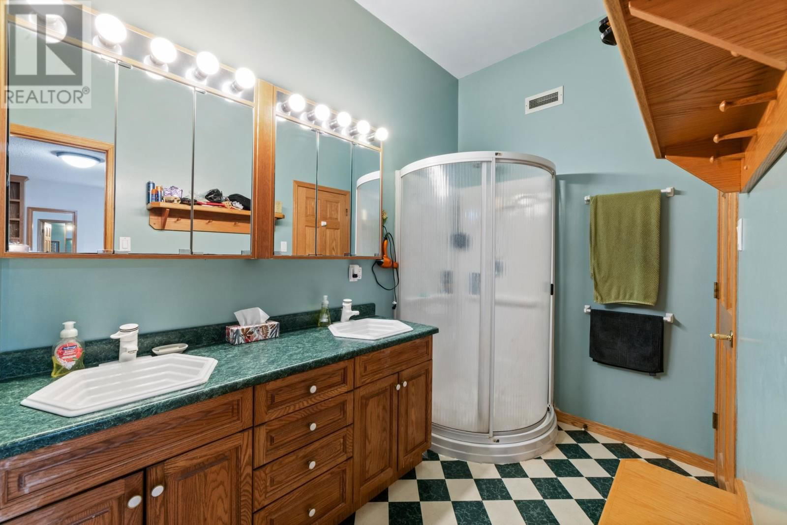 33 COCHENOUR CRES Image 18