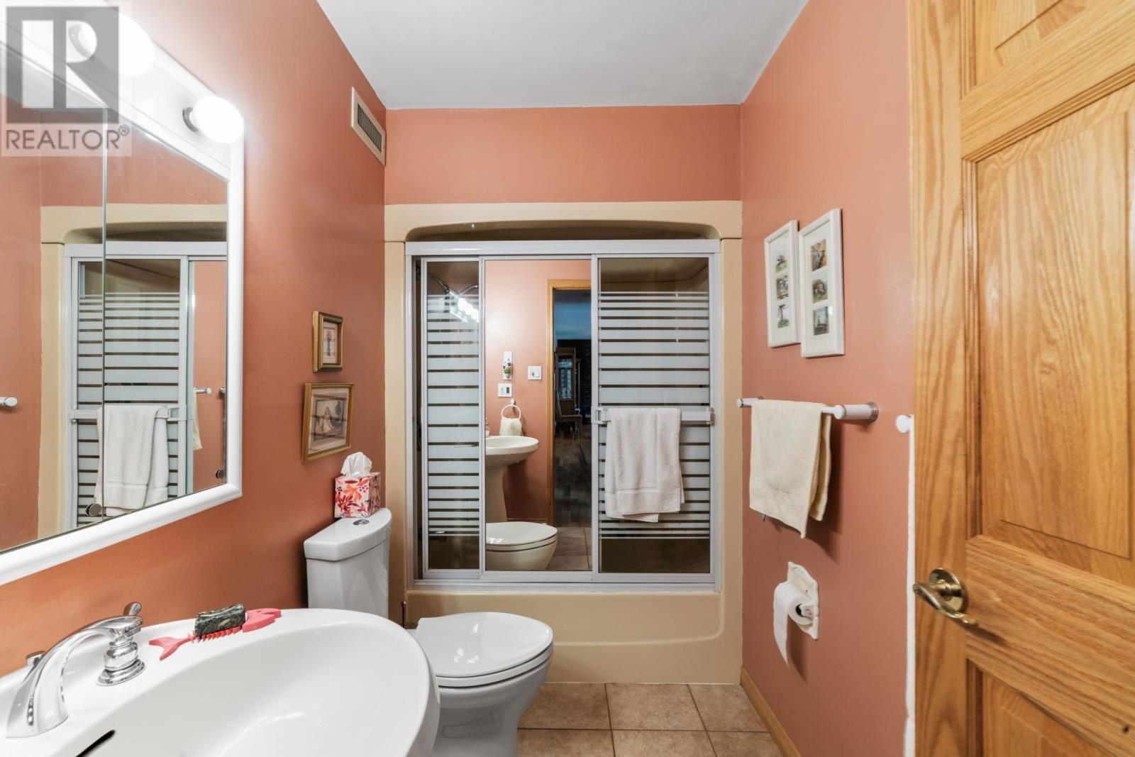 33 COCHENOUR CRES Image 21