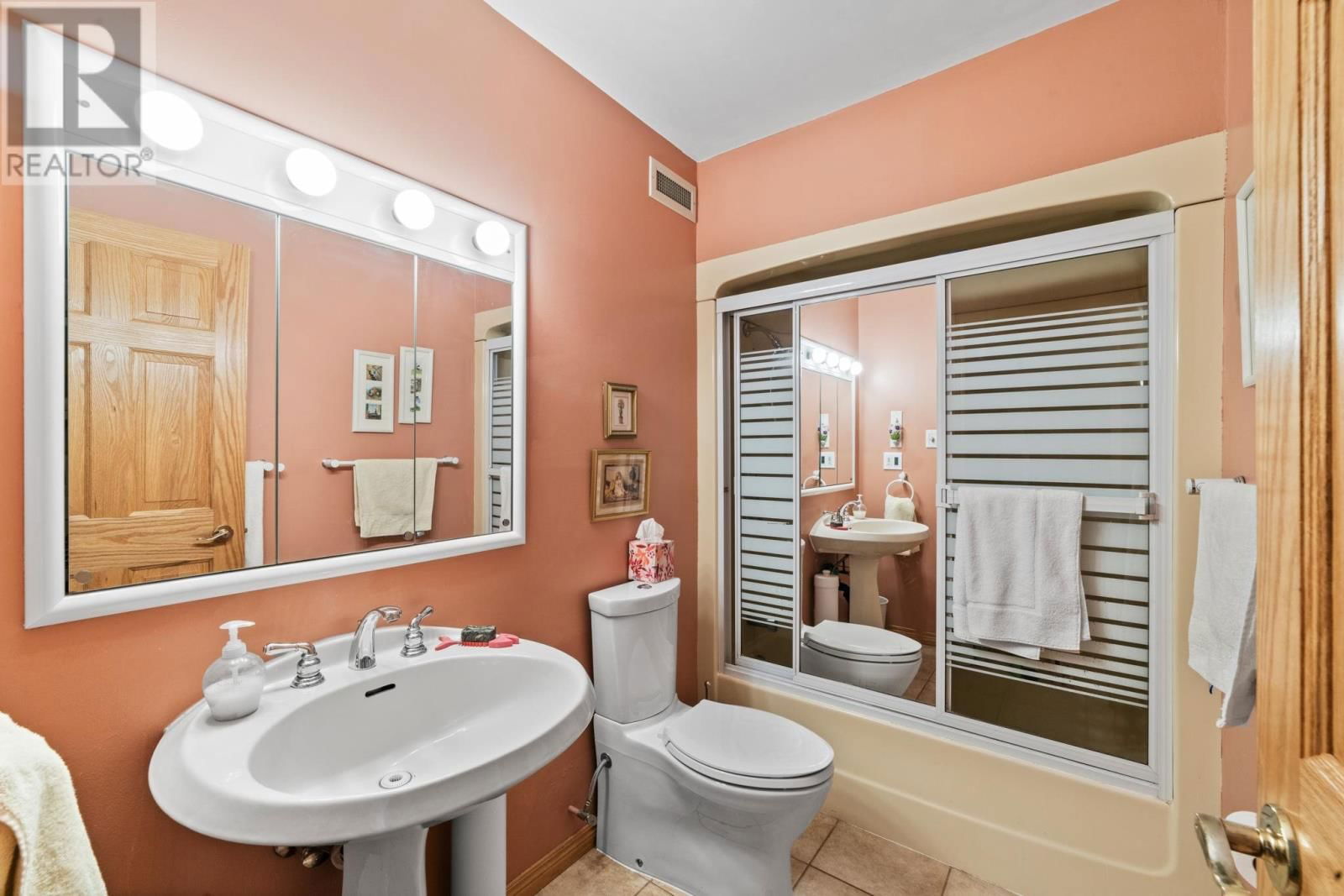 33 COCHENOUR CRES Image 22