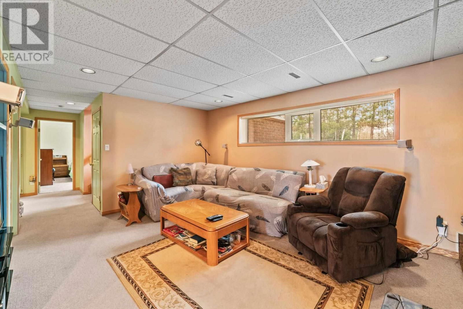 33 COCHENOUR CRES Image 27