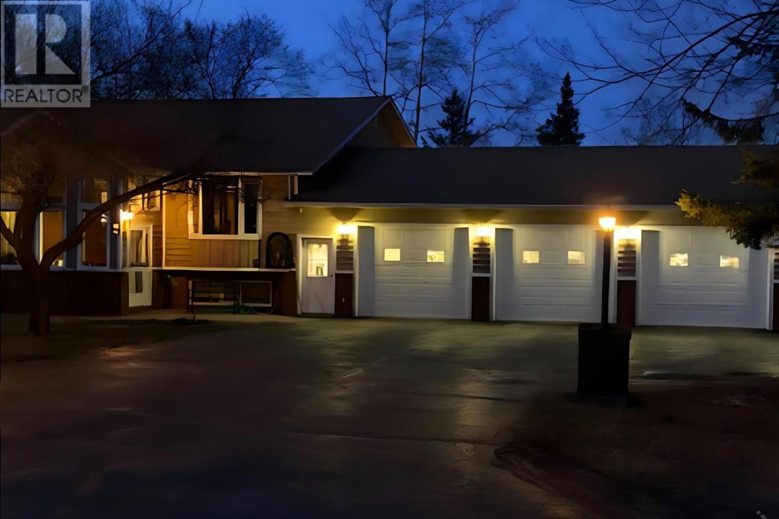 33 COCHENOUR CRES Image 33
