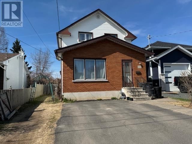 876 Detroit Ave Thunder Bay, Ontario