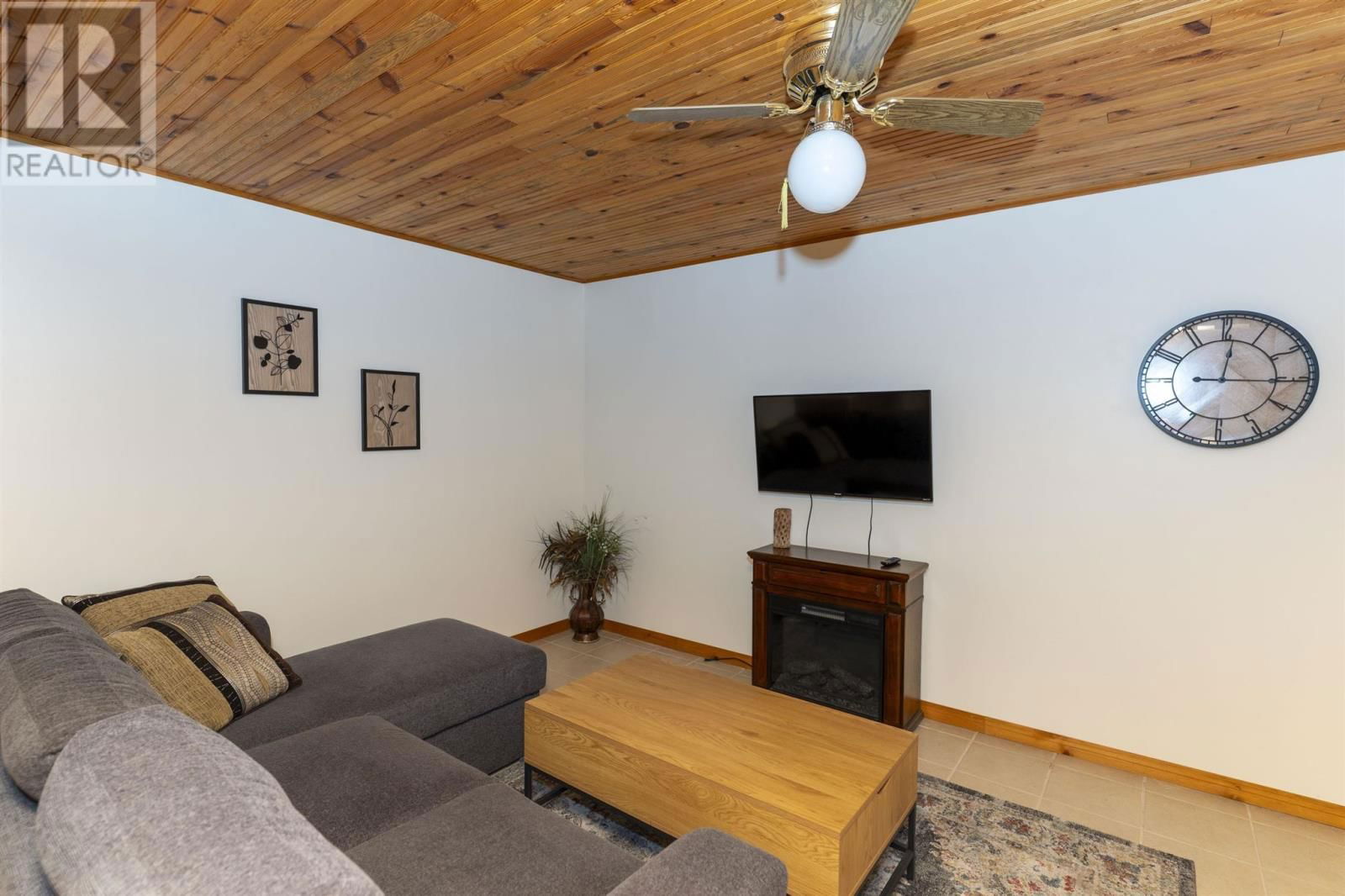 3294 MORGAN AVE Image 25