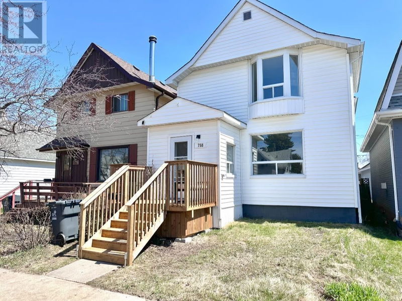 758 Harkness St Thunder Bay, Ontario