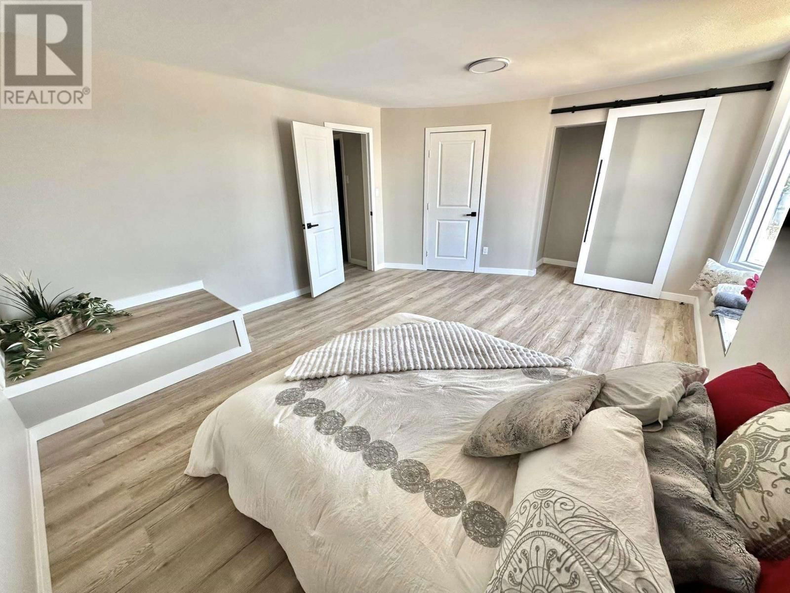 758 Harkness St Thunder Bay, Ontario