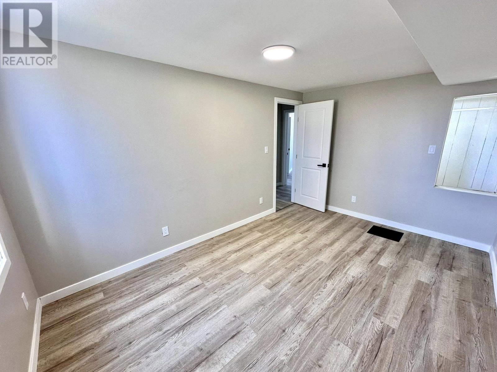 758 Harkness St Thunder Bay, Ontario