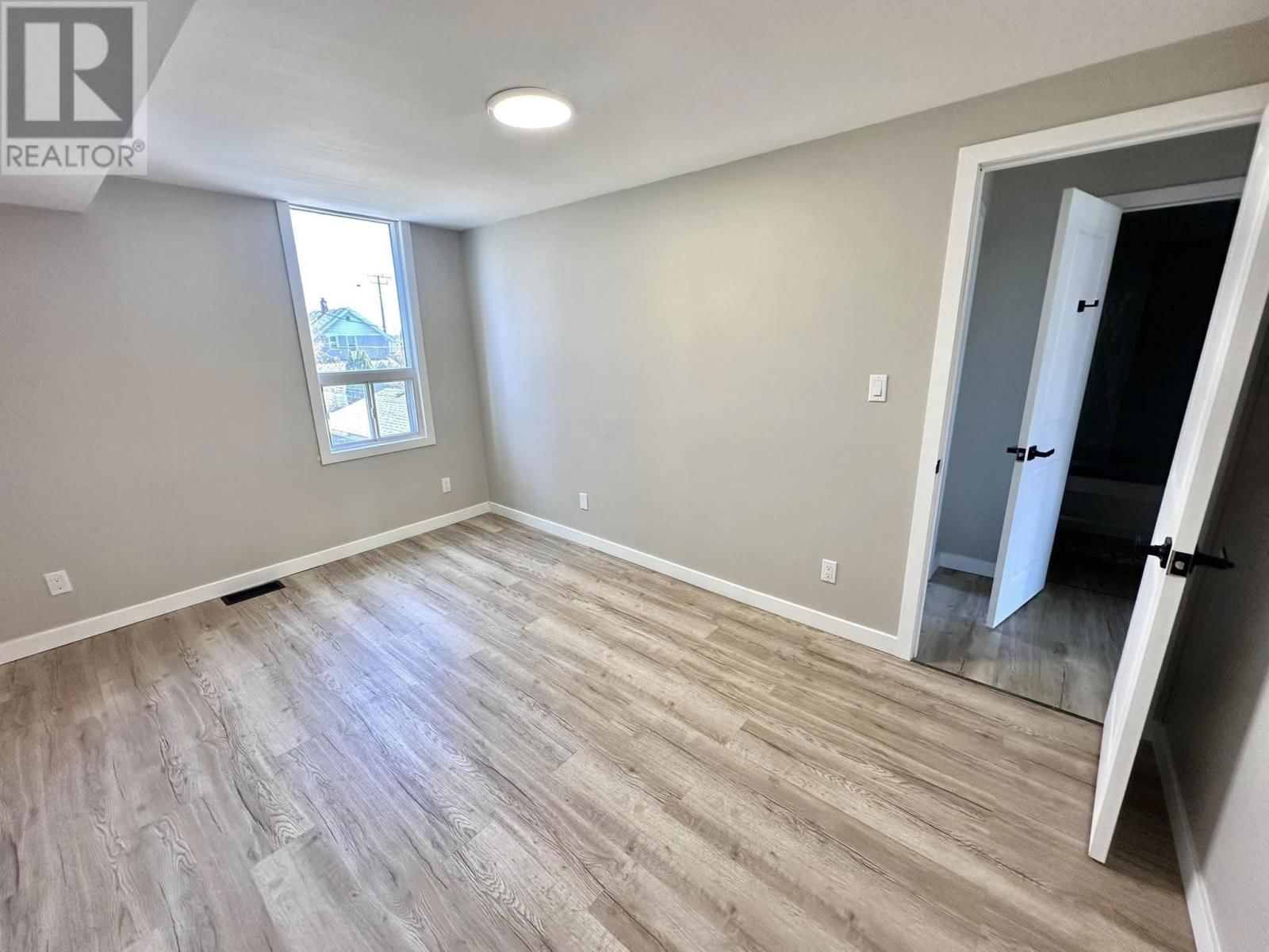 758 Harkness St Thunder Bay, Ontario
