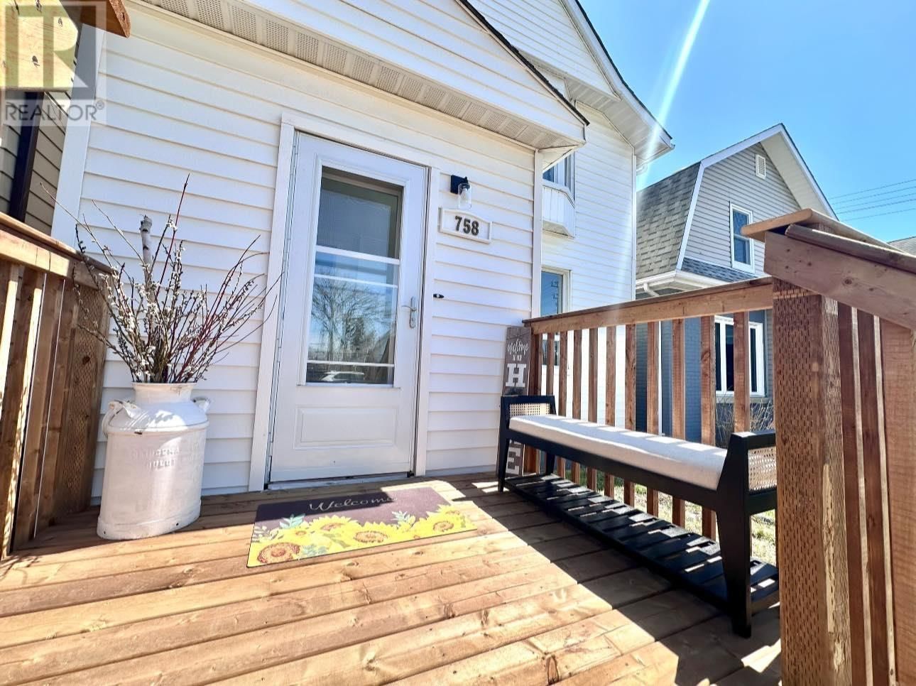 758 Harkness St Thunder Bay, Ontario