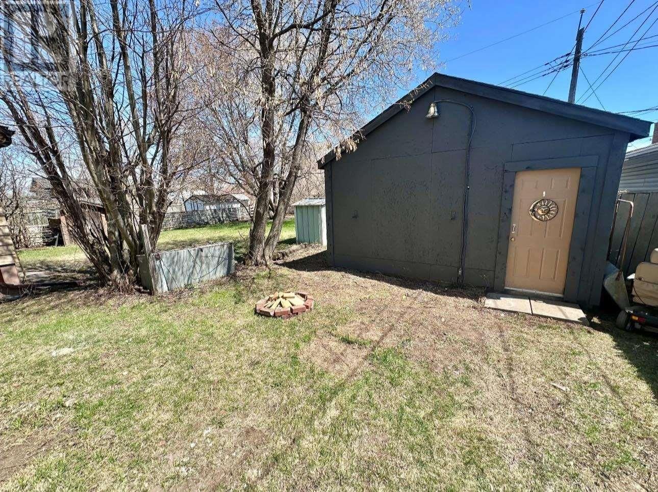 758 Harkness St Thunder Bay, Ontario