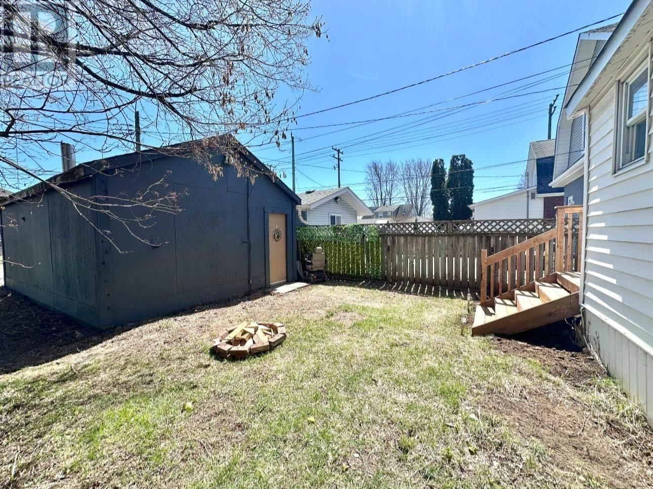 758 Harkness St Thunder Bay, Ontario