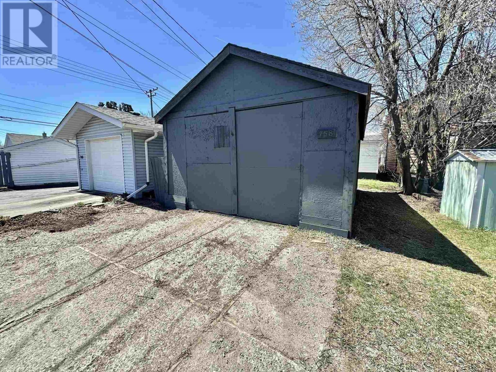 758 Harkness St Thunder Bay, Ontario