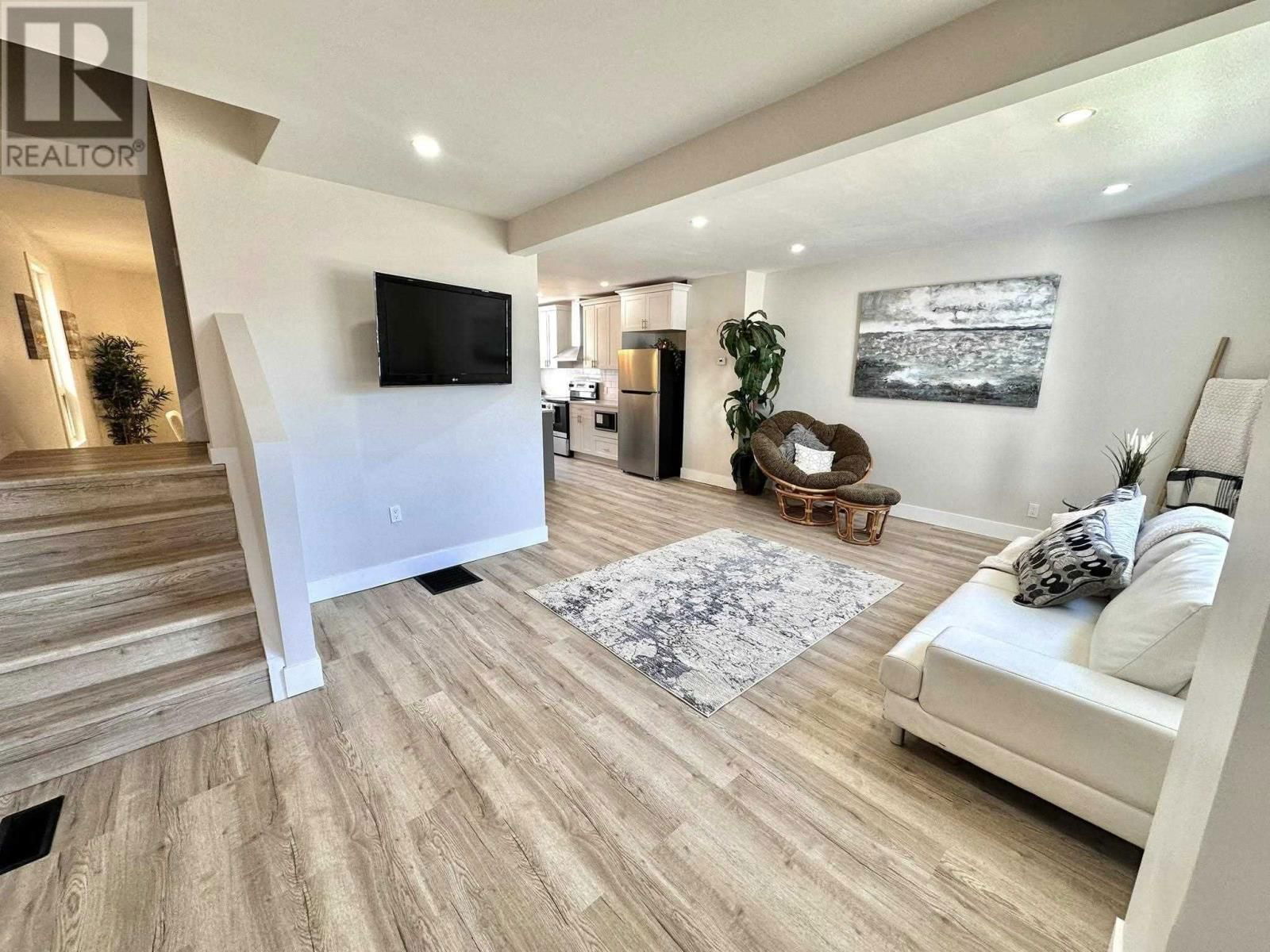 758 Harkness St Thunder Bay, Ontario