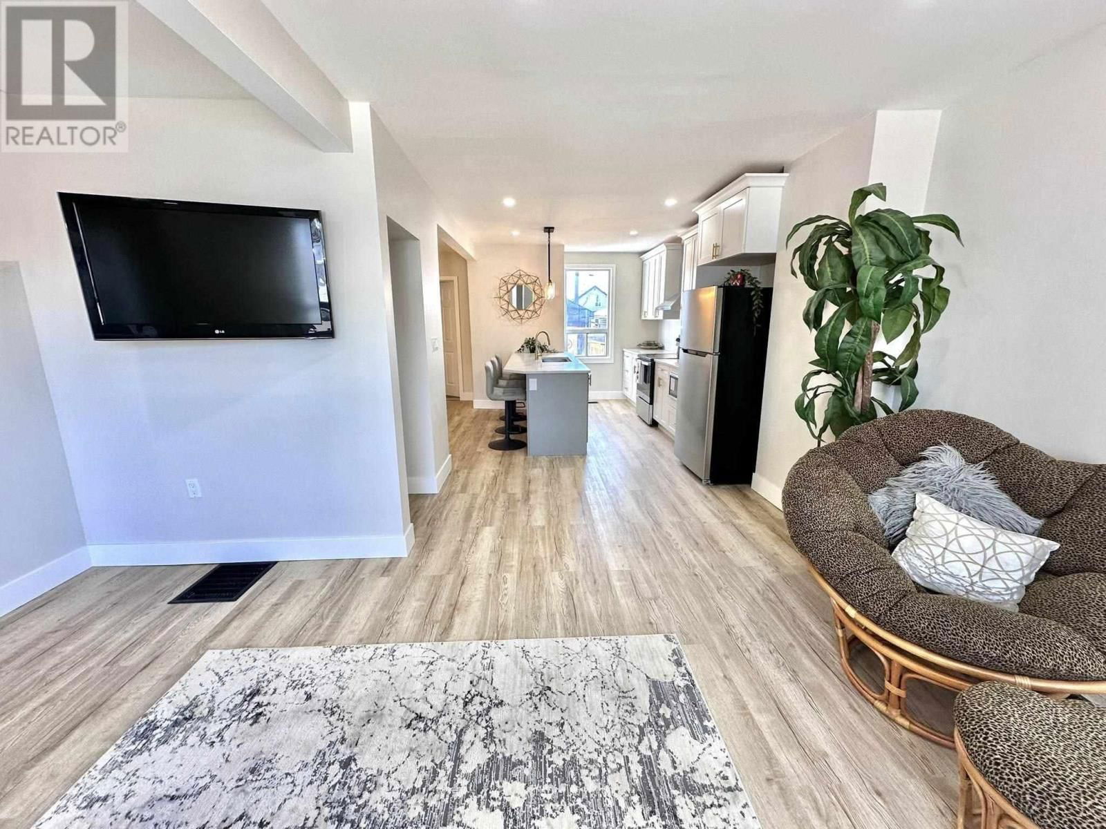 758 Harkness St Thunder Bay, Ontario
