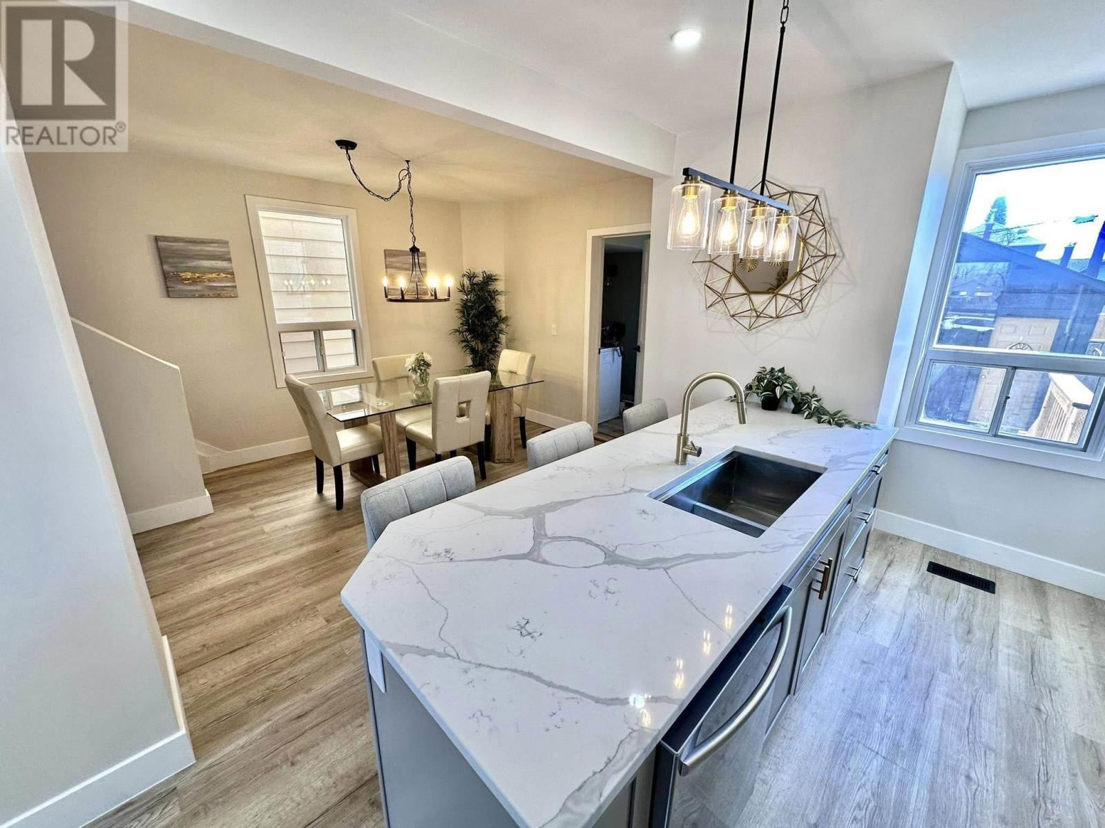 758 Harkness St Thunder Bay, Ontario