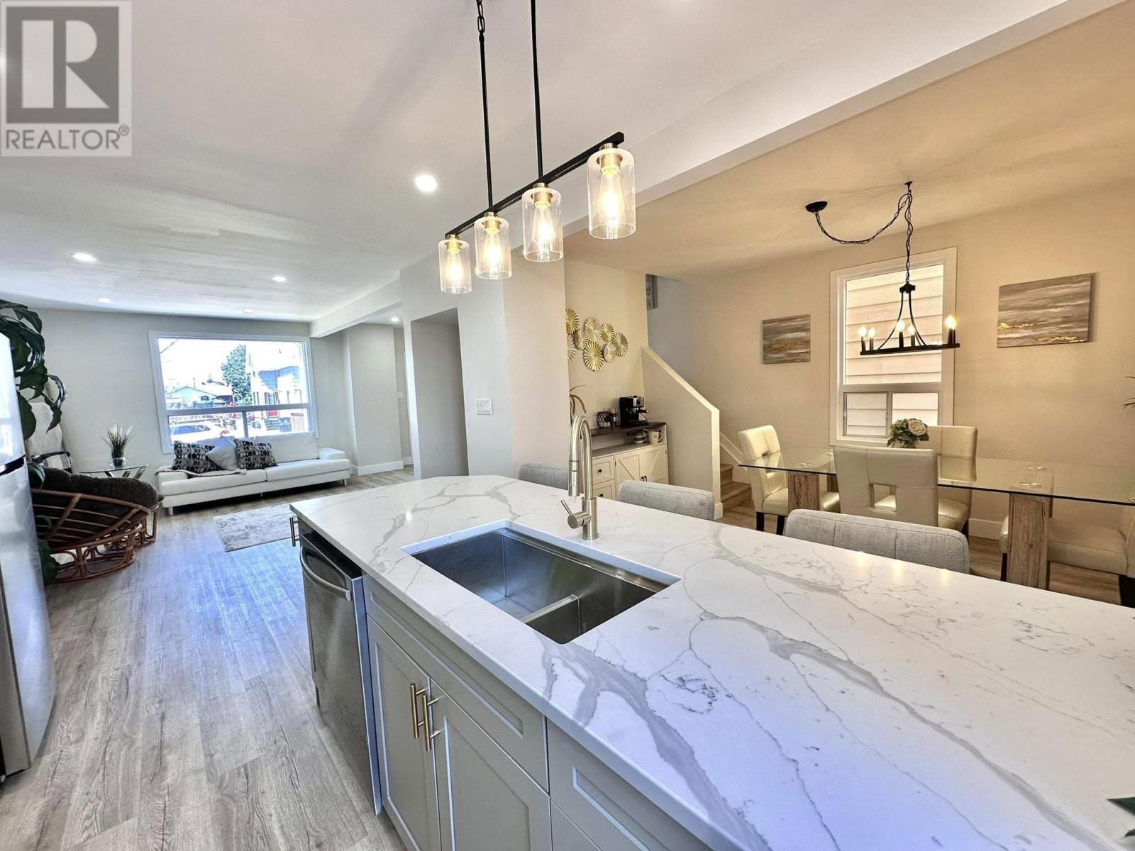 758 Harkness St Thunder Bay, Ontario