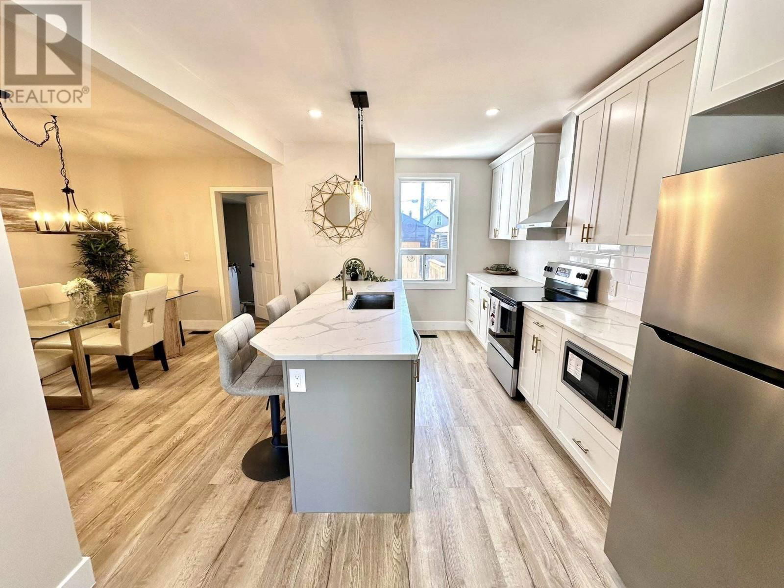 758 Harkness St Thunder Bay, Ontario