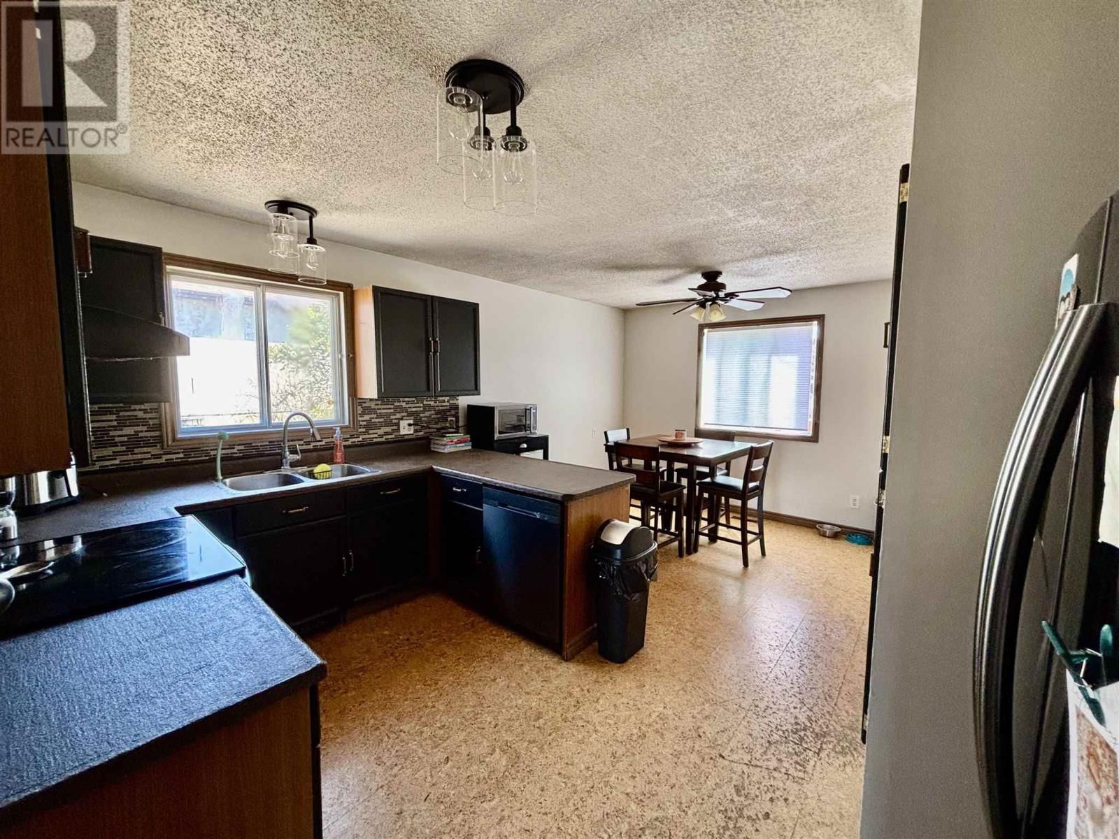55 JACKSON CRES Image 13