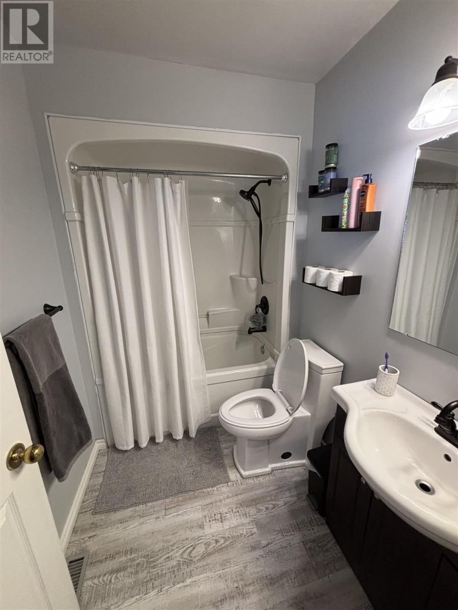 55 JACKSON CRES Image 17