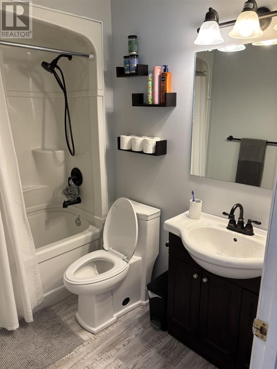 55 JACKSON CRES Image 18