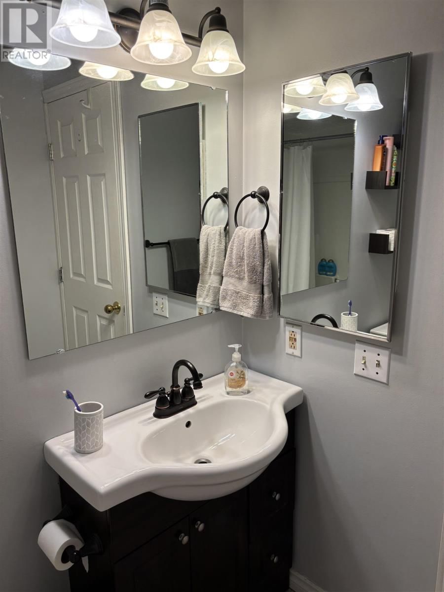 55 JACKSON CRES Image 19
