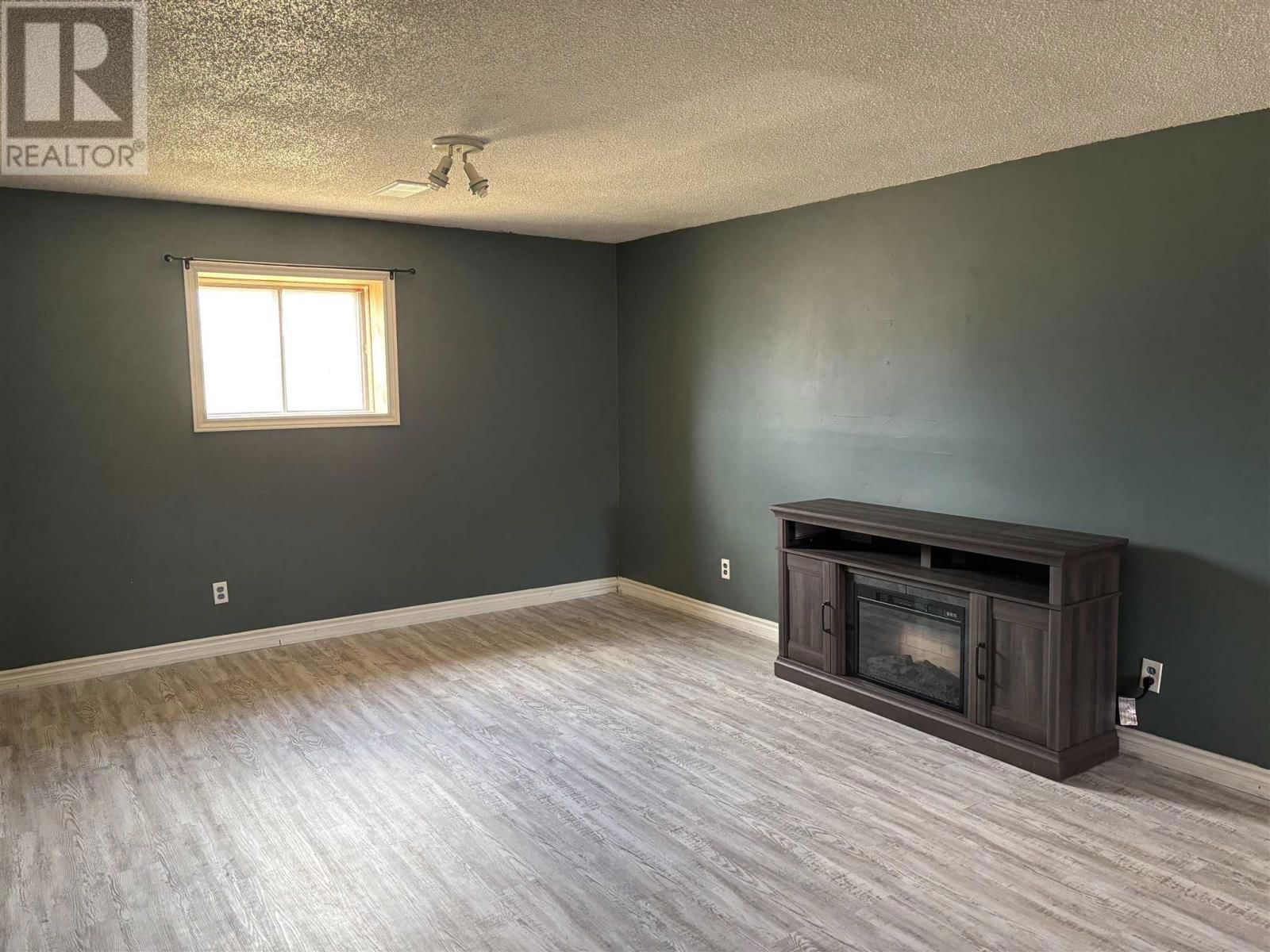 55 JACKSON CRES Image 28
