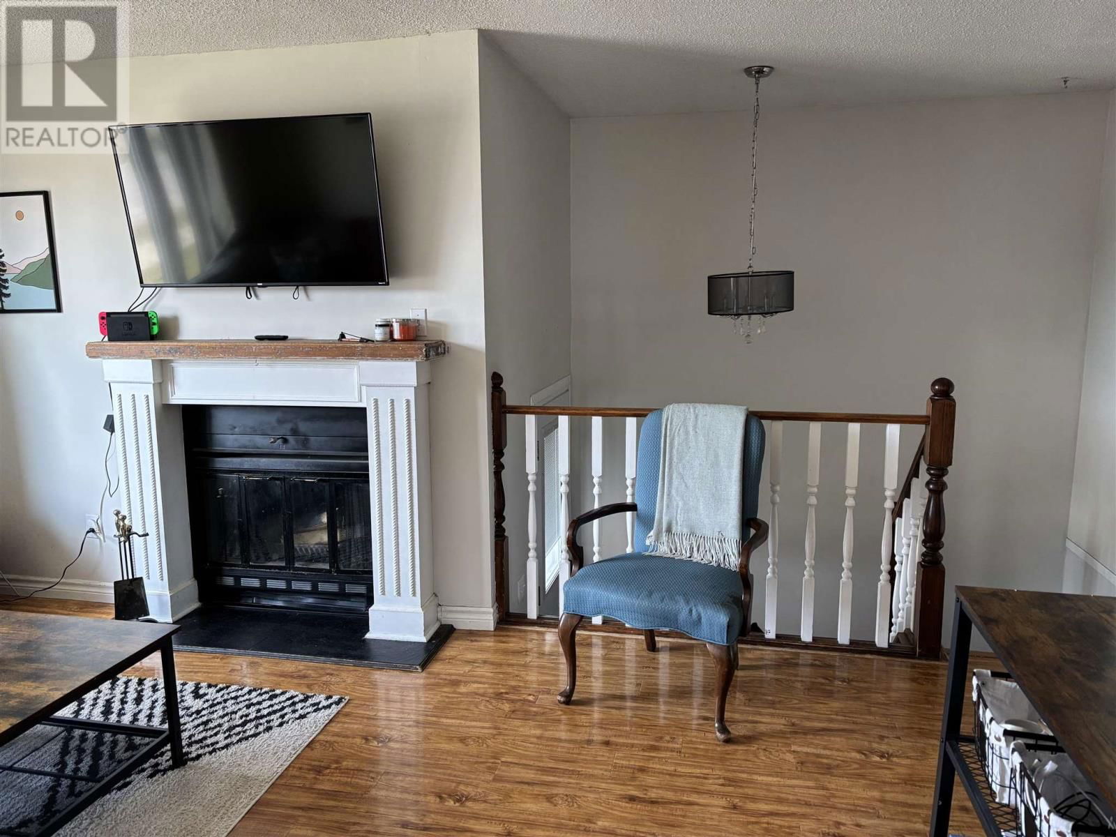 55 JACKSON CRES Image 4