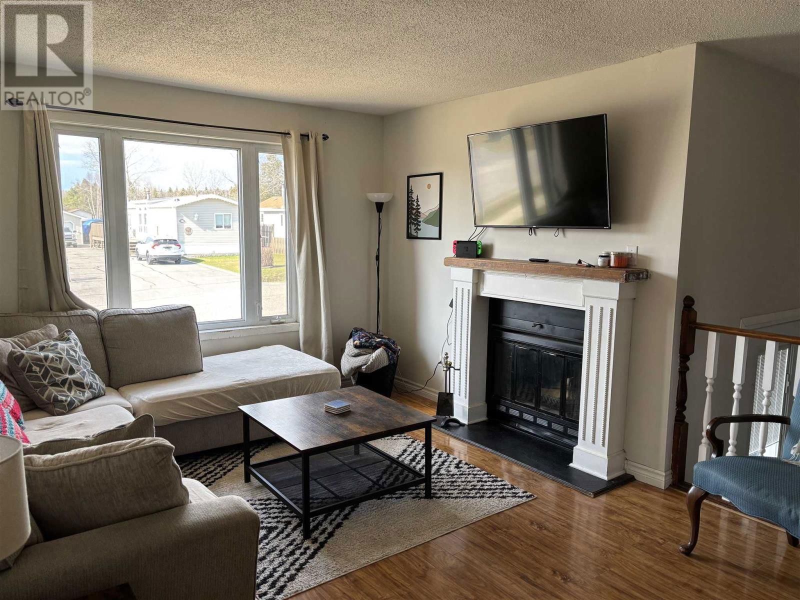55 JACKSON CRES Image 5