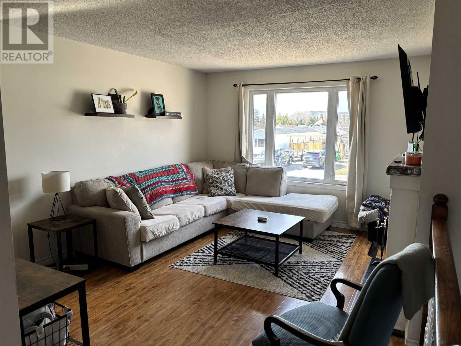 55 JACKSON CRES Image 6