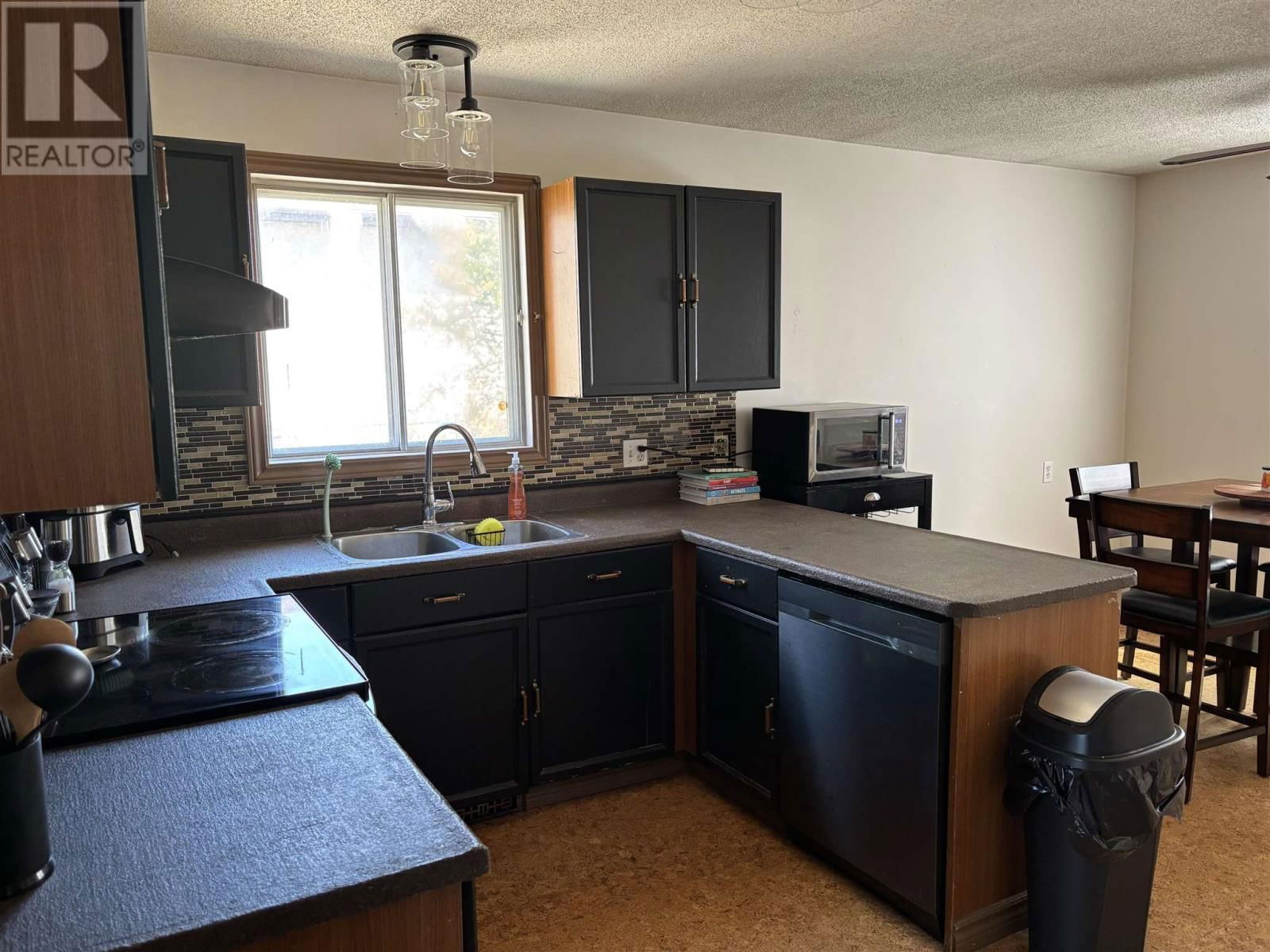 55 JACKSON CRES Image 7