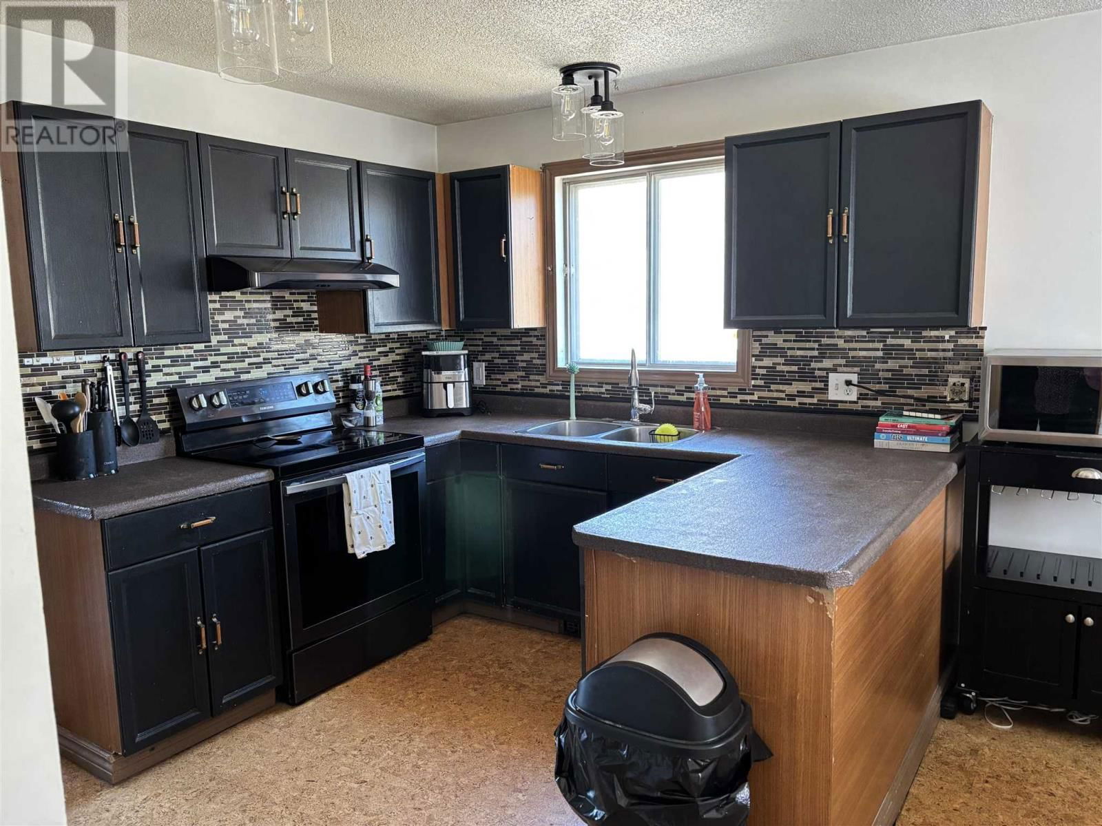 55 JACKSON CRES Image 8