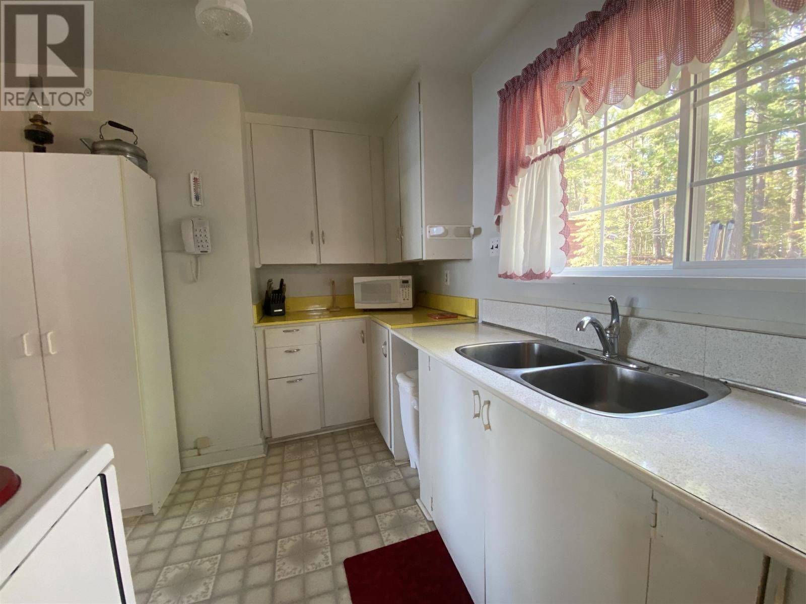 21 WHITE PINES RD Image 11