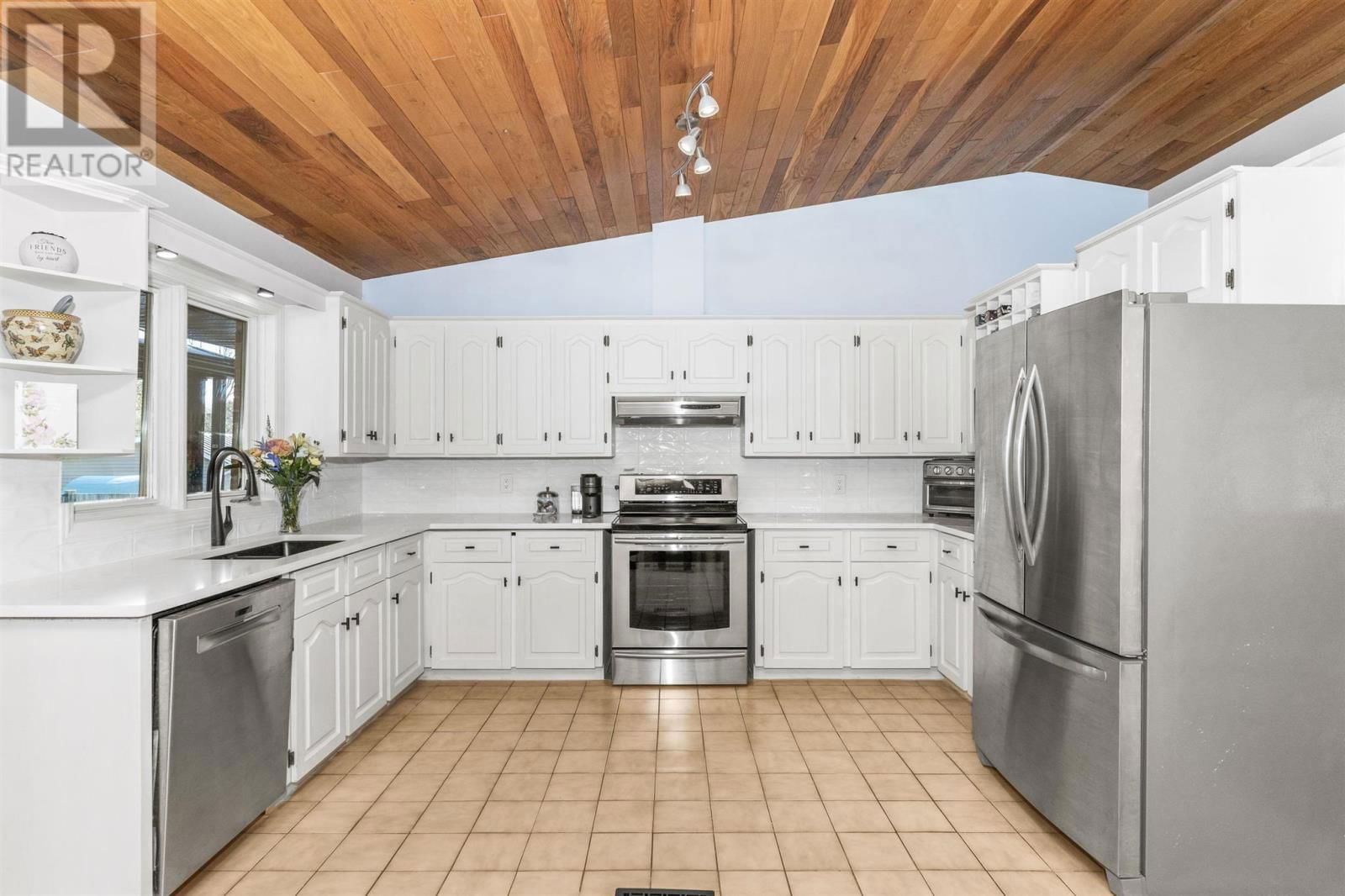 2300 FINCH ST Image 13