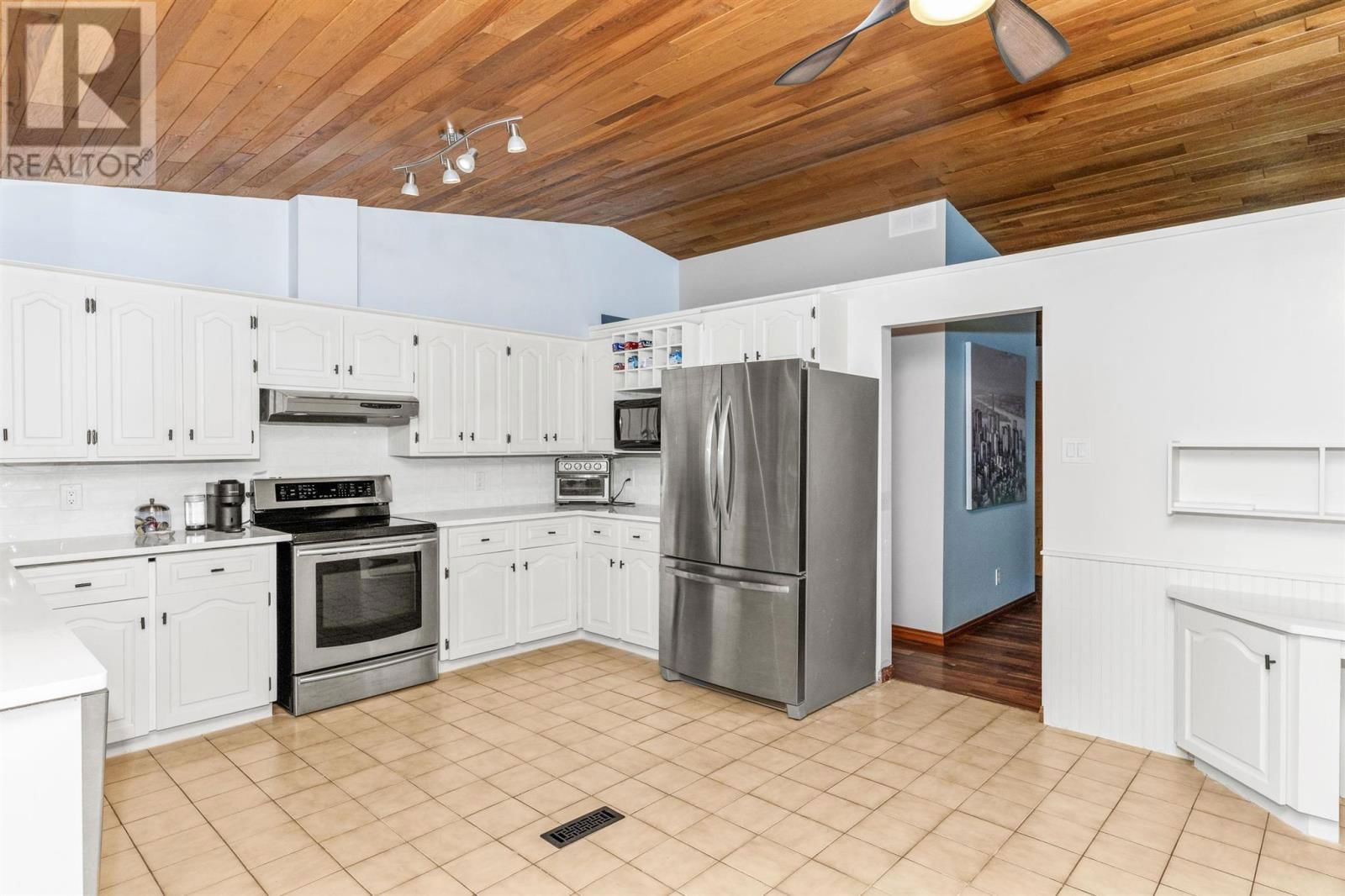 2300 FINCH ST Image 14
