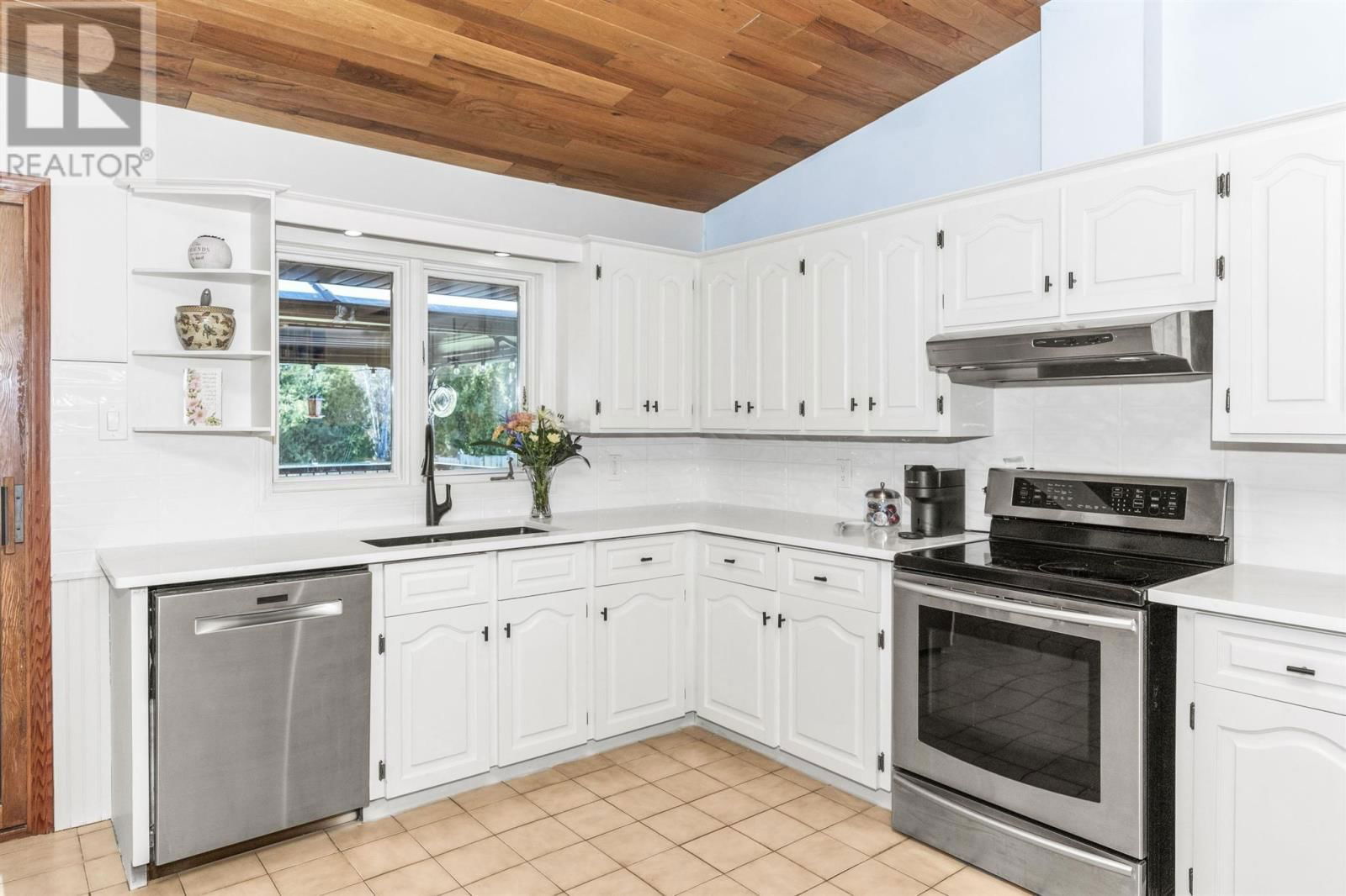 2300 FINCH ST Image 15