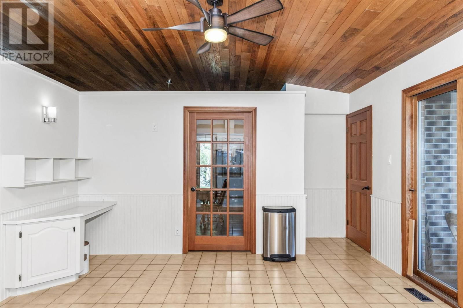 2300 FINCH ST Image 17