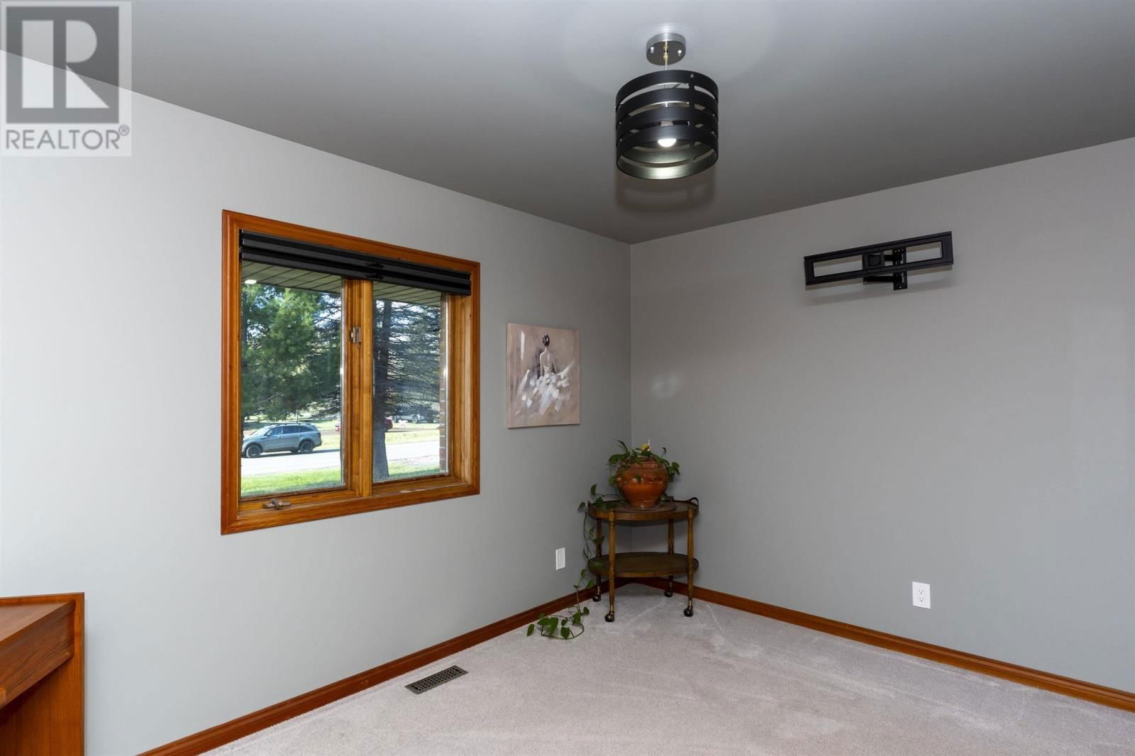 2300 FINCH ST Image 24