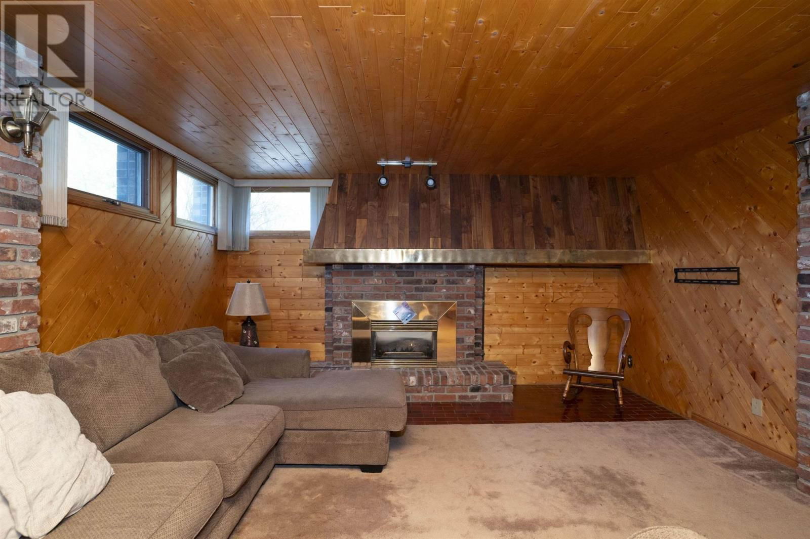 2300 FINCH ST Image 29