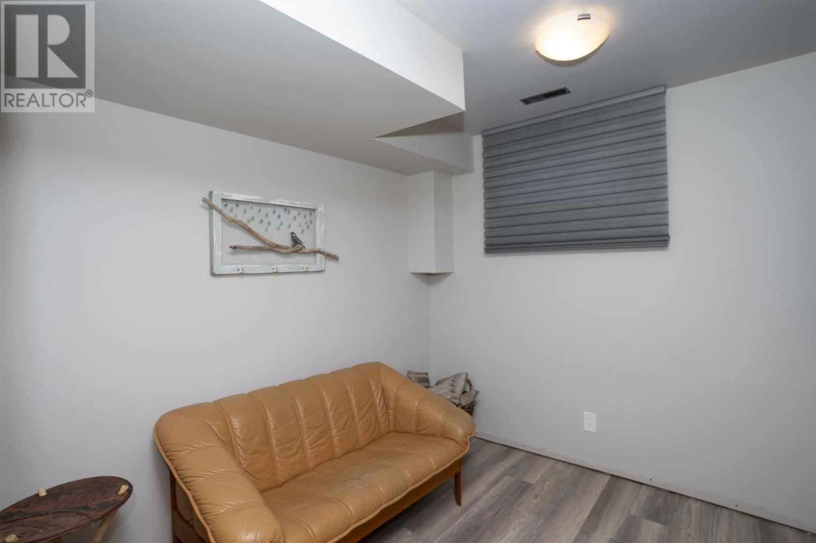 2300 FINCH ST Image 35
