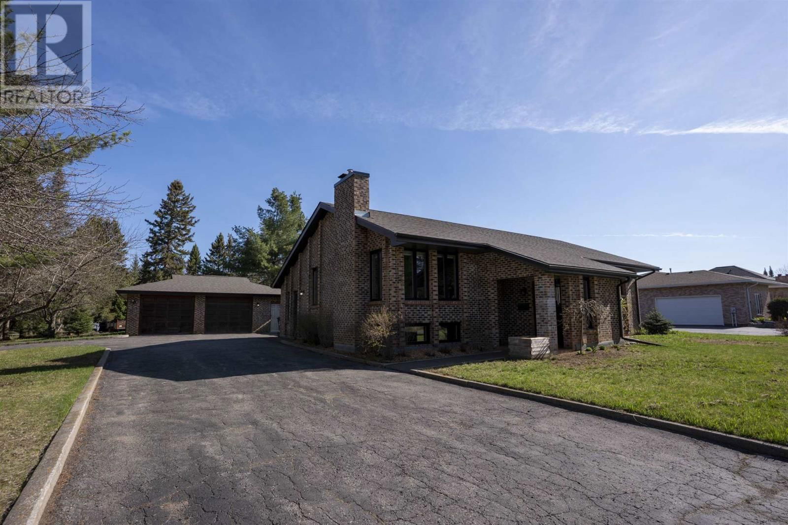 2300 FINCH ST Image 43