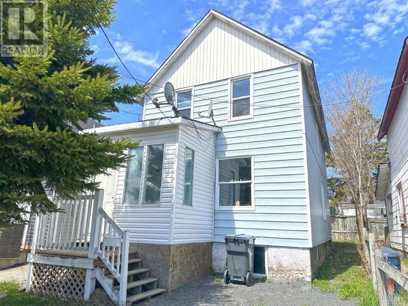 32 Bendell Street Thunder Bay, Ontario