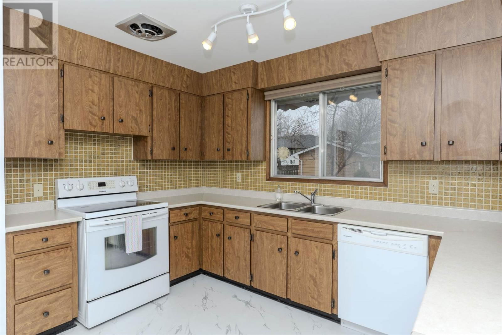 224 ANTEN ST Image 11