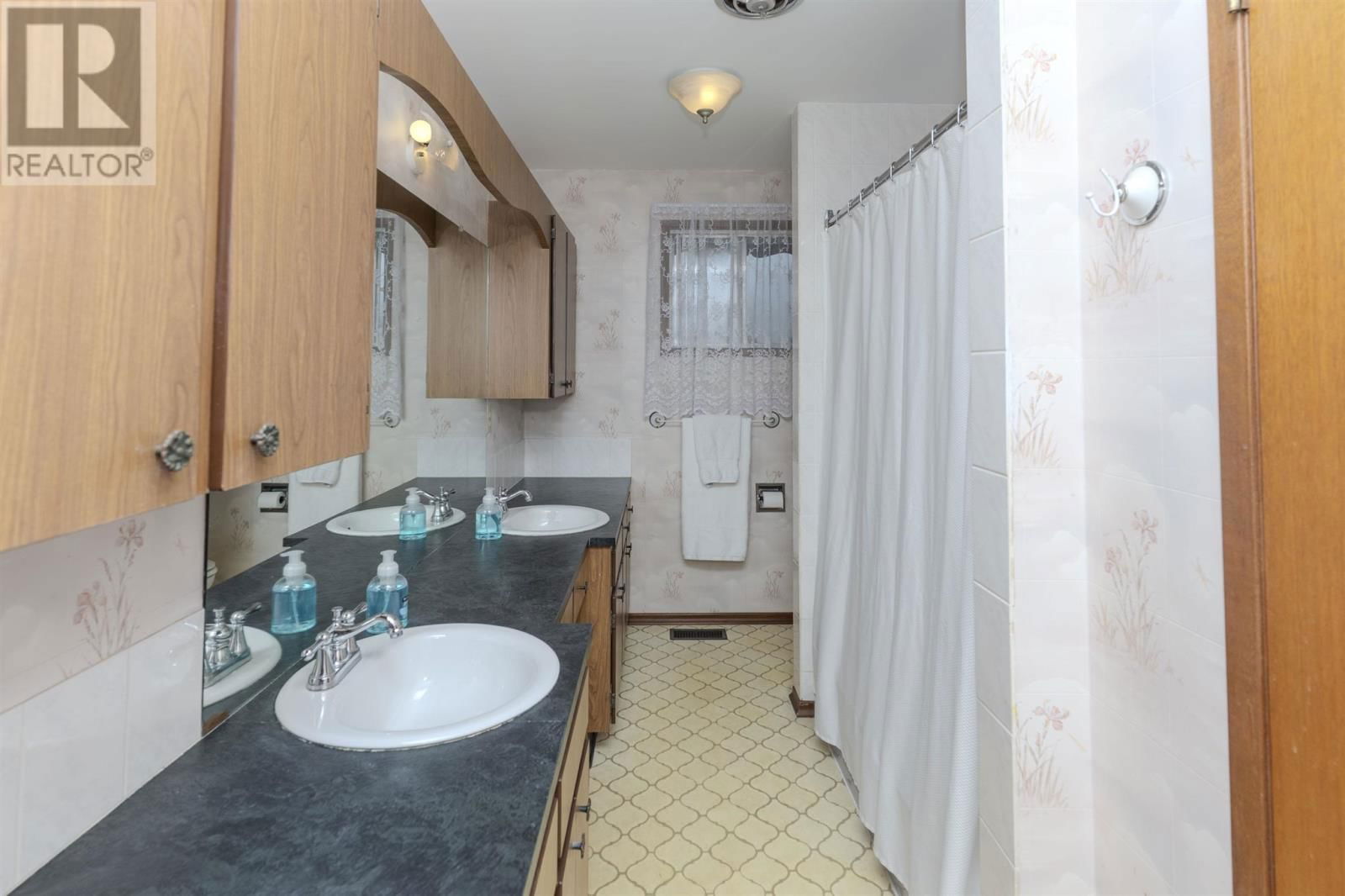 224 ANTEN ST Image 17
