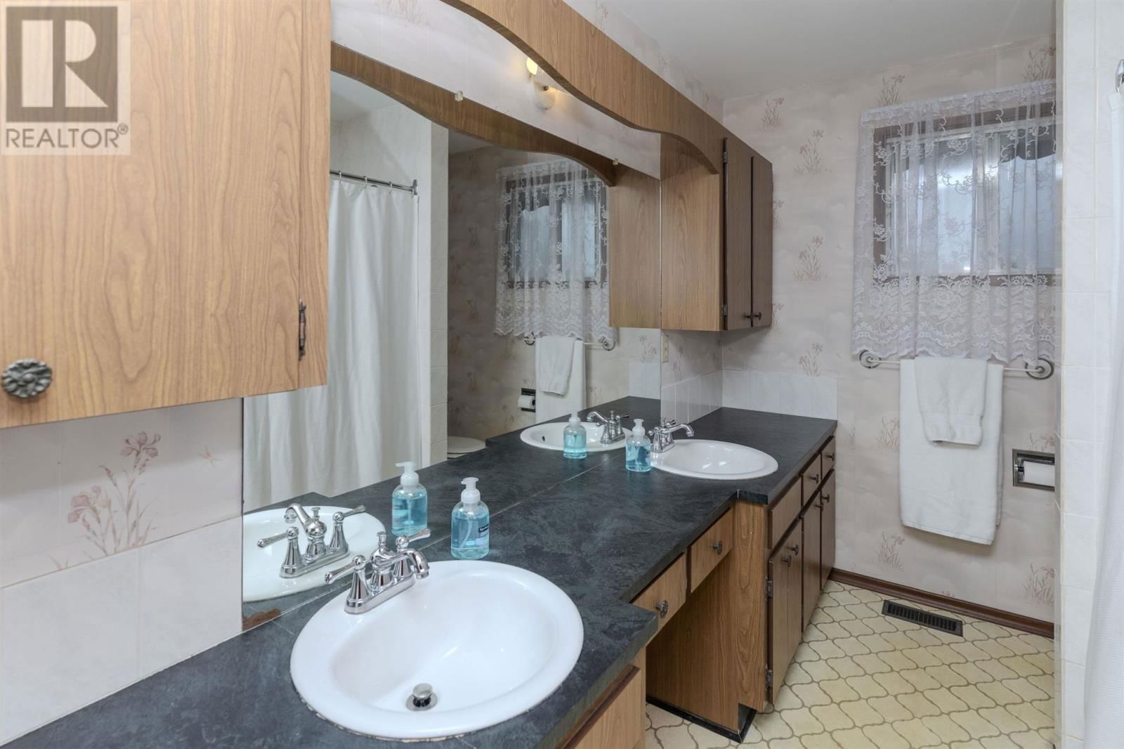 224 ANTEN ST Image 18