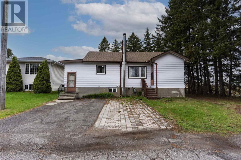 903 Centre Ave Thunder Bay, Ontario