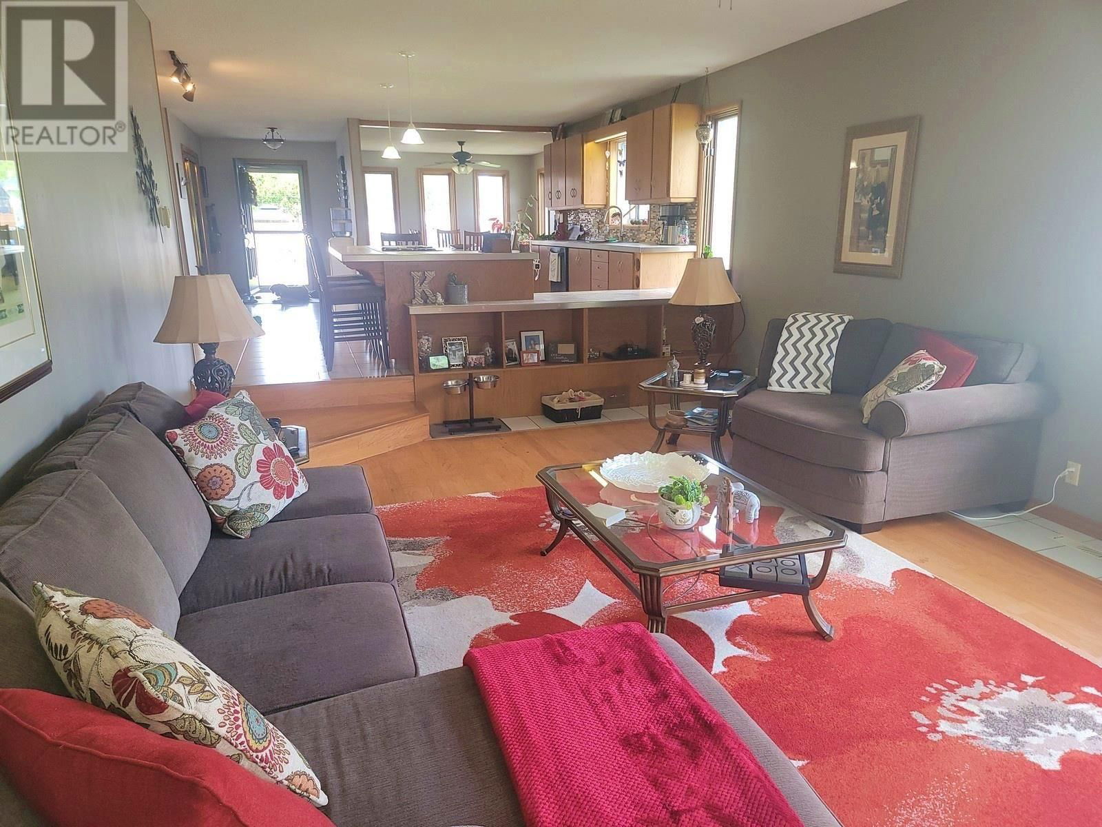 104 CENTENNIAL DR Image 13